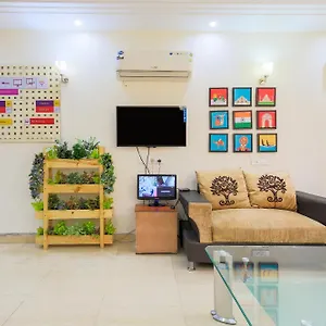 oyo-22867-crystal-residency.top-gurgaonhotels.com/